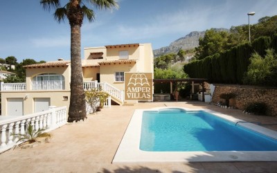 Spacious villa with guest apartment within short distance of the center of Altea la Vella.